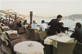 Resturants, food factories and hotels should serve halal food, shouldn’t serve alcohol and need to obey hygiene rules to get a helal service certificate from the state standardization institution. Hürriyet photo